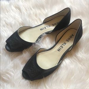 Anne Klein Open toe flat size 9